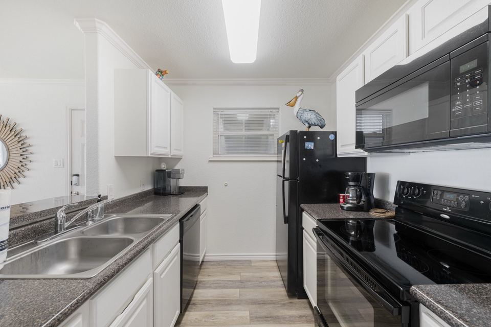 Beachhead 502 kitchen