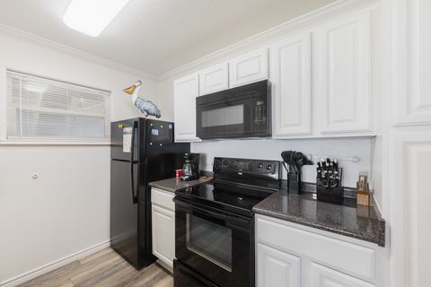 Beachhead 502 dining area
